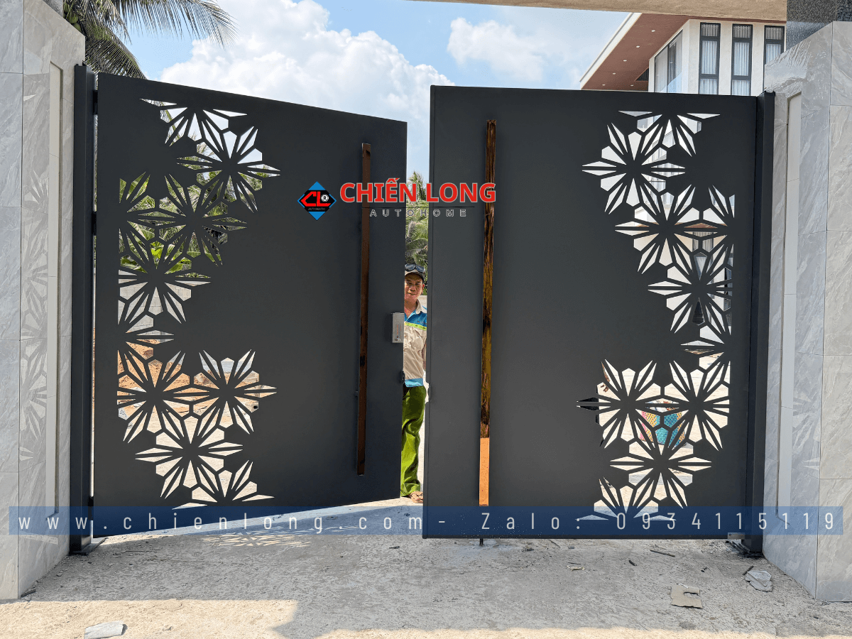 Cửa sắt CNC sơn tĩnh điện cao cấp chống rỉ sét