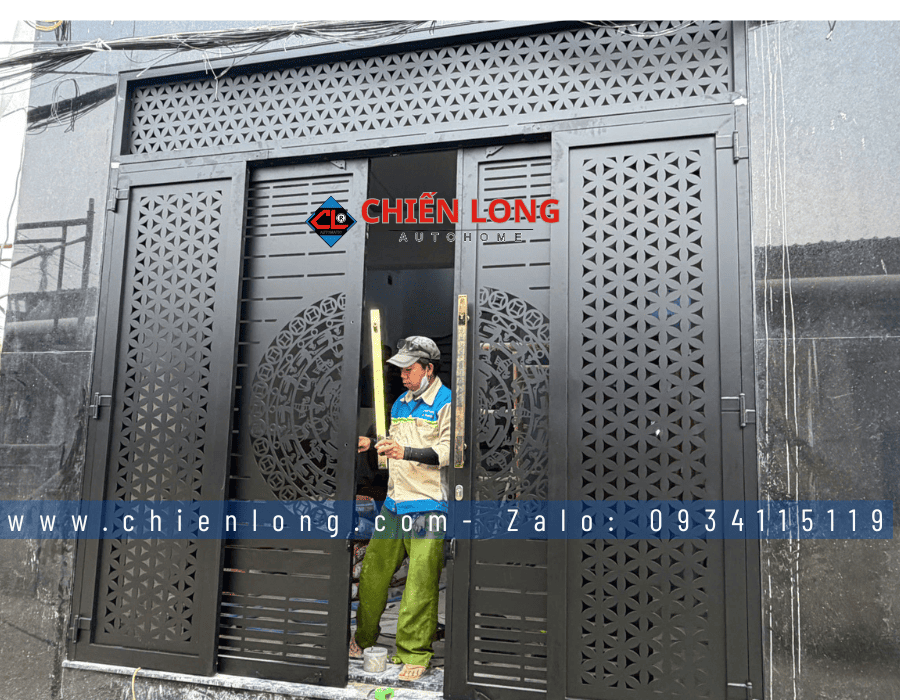 Cửa sắt CNC trượt quay mặt tiền nhà phố Quận 12 TP.HCM