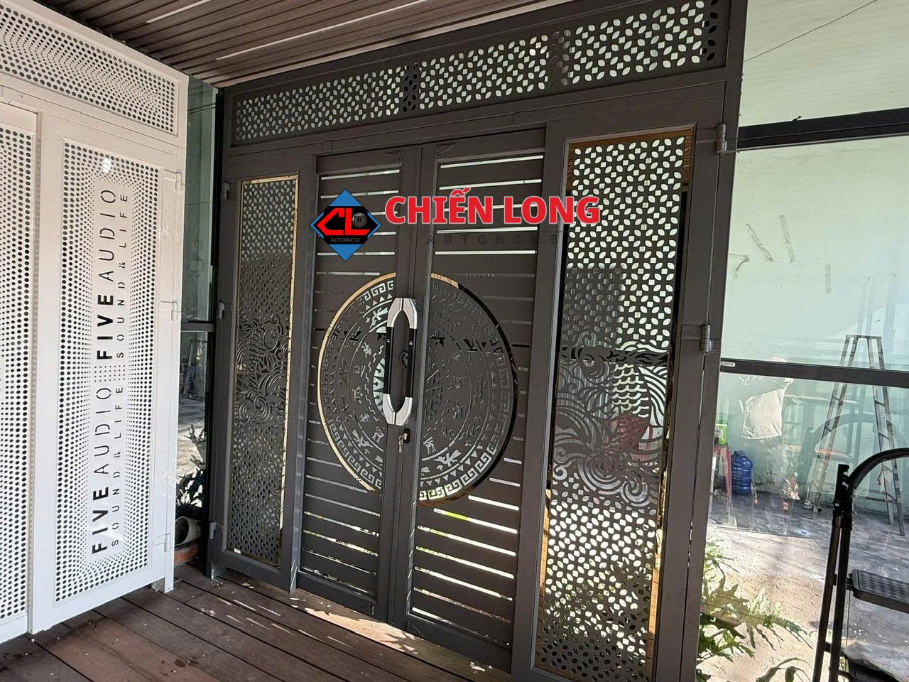 Cửa trượt quay thiết kế chắc chắn bảo vệ tối ưu trước tác động của điều kiện thời tiết khắc nghiệt