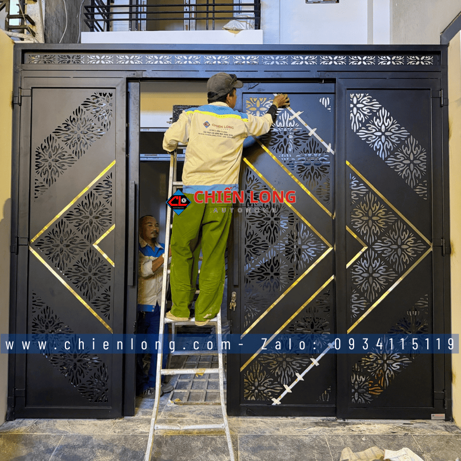 cửa trượt quay CNC nhà phố hiện đại