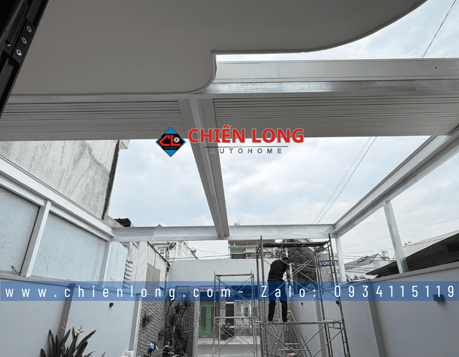 Giá mái che nhôm xếp trượt Ziczac tự động kích thước 61.300x5.500 nhôm 6030T5 nhập khẩu