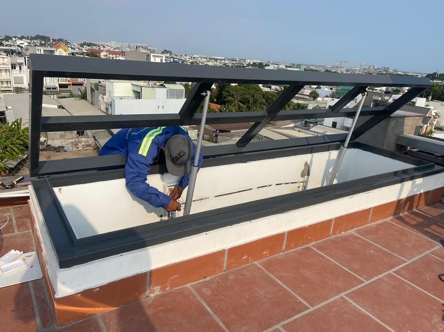 Hệ giếng trời tự động khung nhôm kính cường lực cao cấp