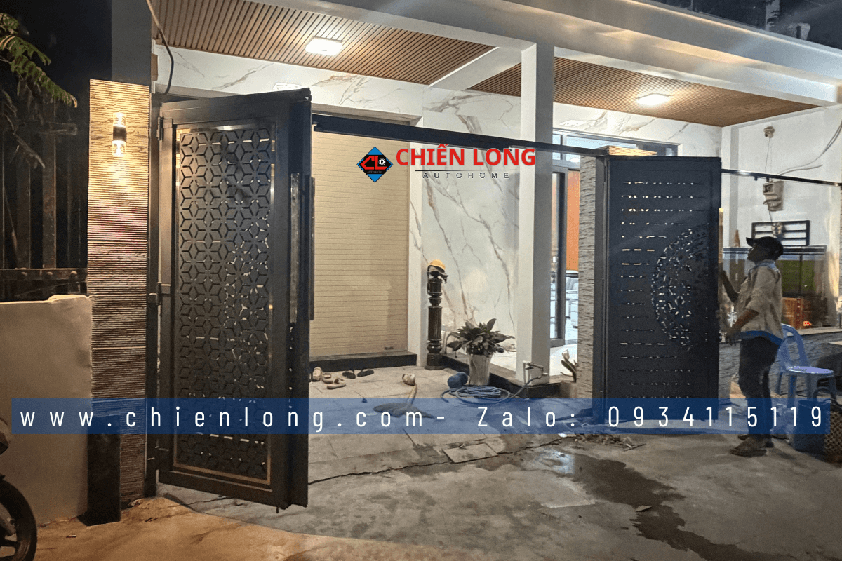 Hoa tuyết hình học lục giác trên cửa sắt CNC 4 cánh sang trọng