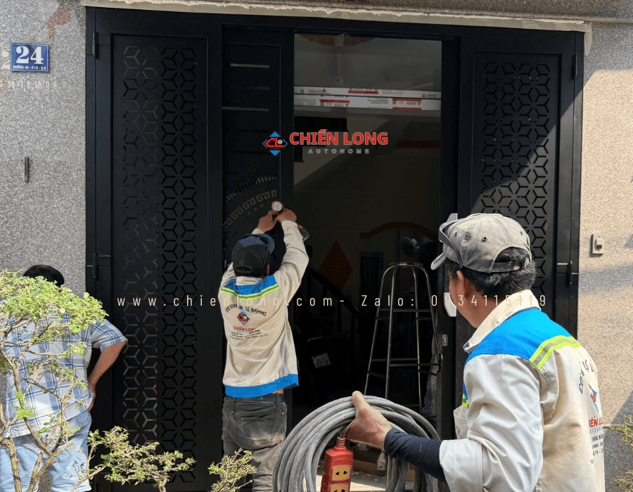 Bề mặt cửa trượt quay CNC sơn tĩnh điện cao cấp chống gỉ sét bền màu