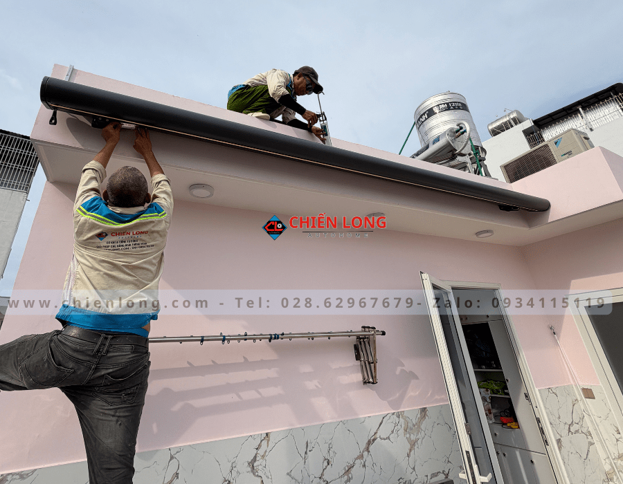 mái hiên tự động kích thước ngang 4.3m, vươn ra 3m tại Quận 8