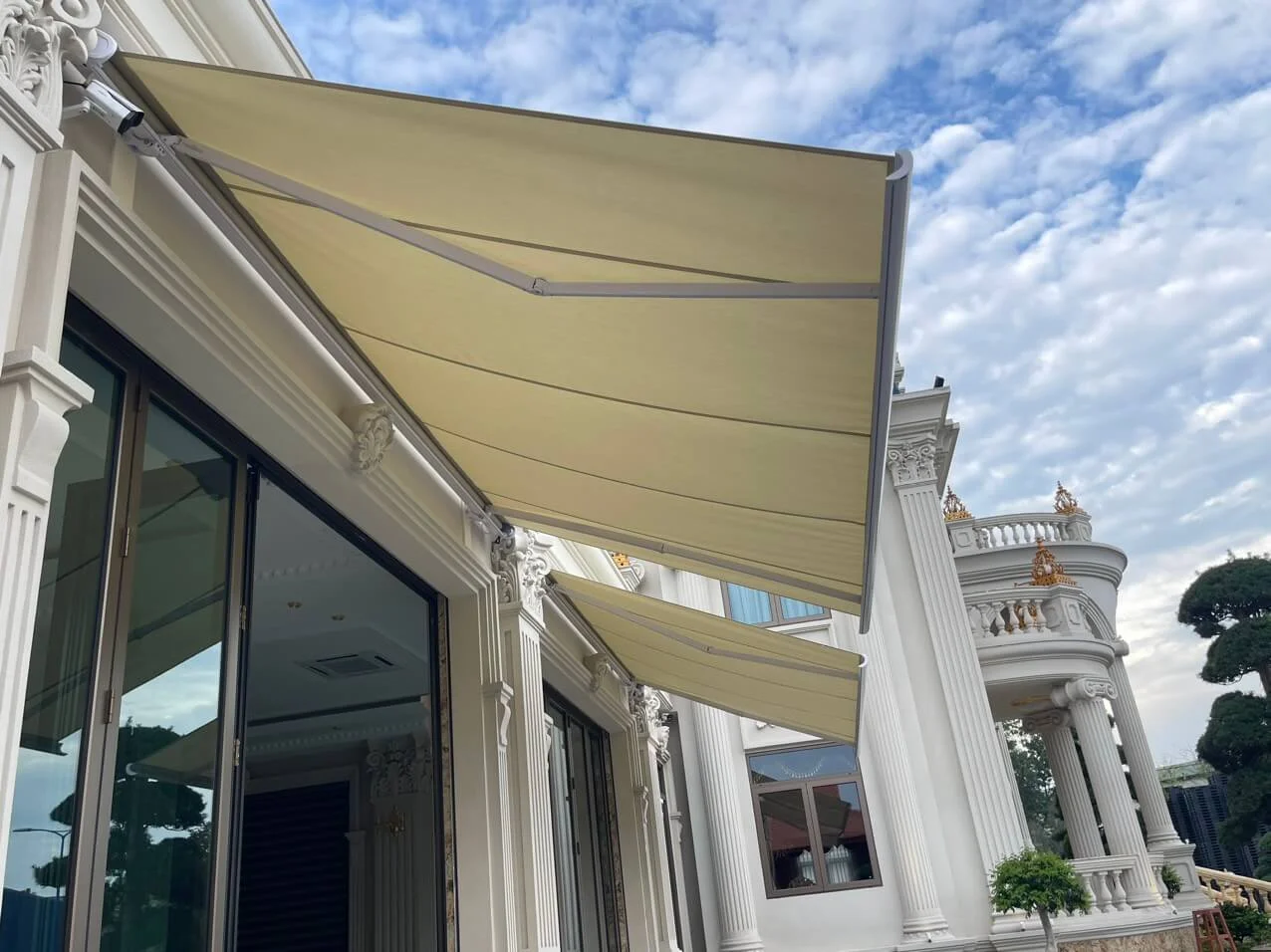 Mái hiên che nắng tự động