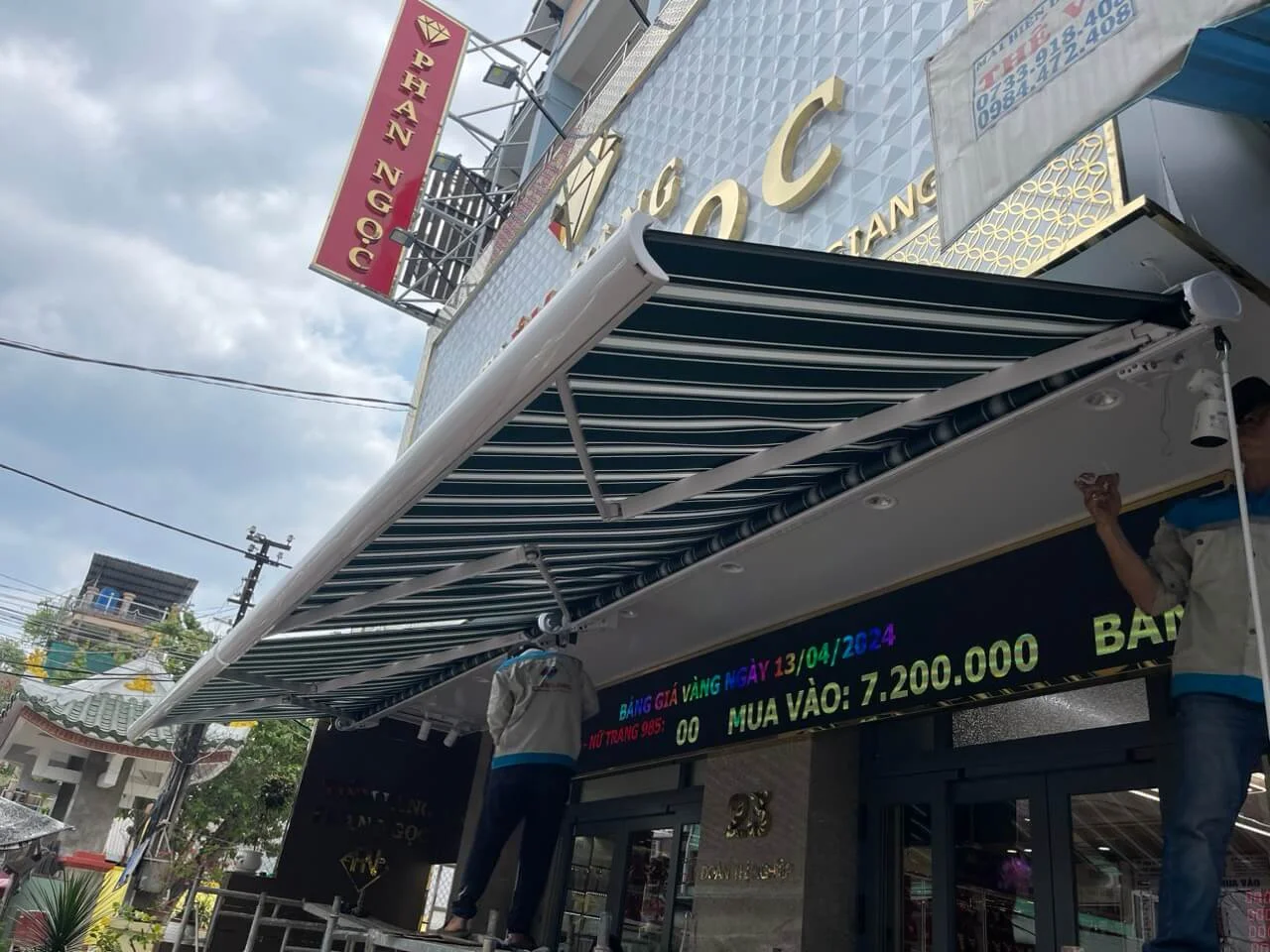 Mái hiên che nắng tự động