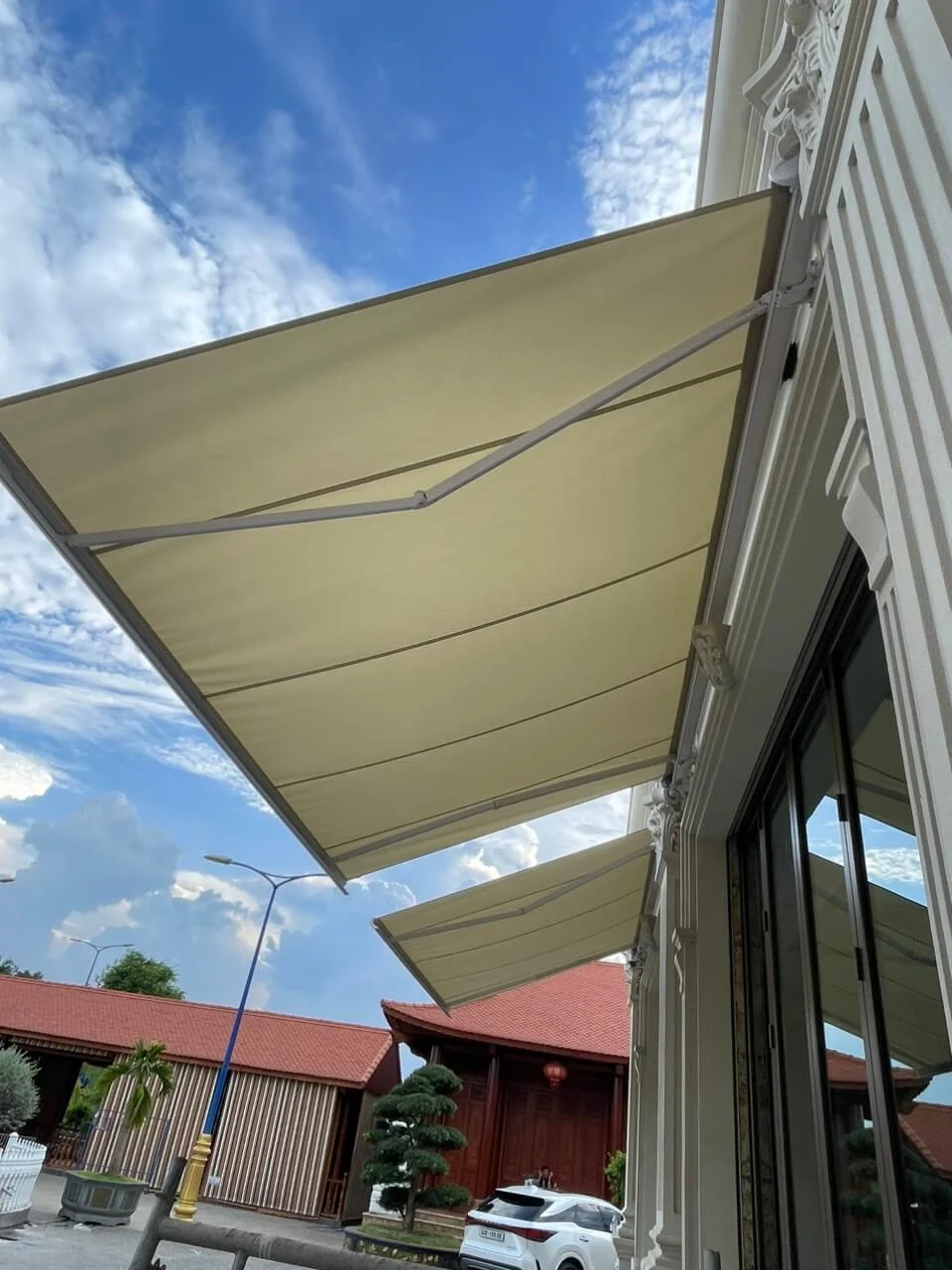 Mái hiên che nắng tự động