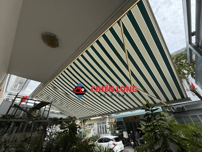 Mái hiên thông minh lắp ban công nhà phố