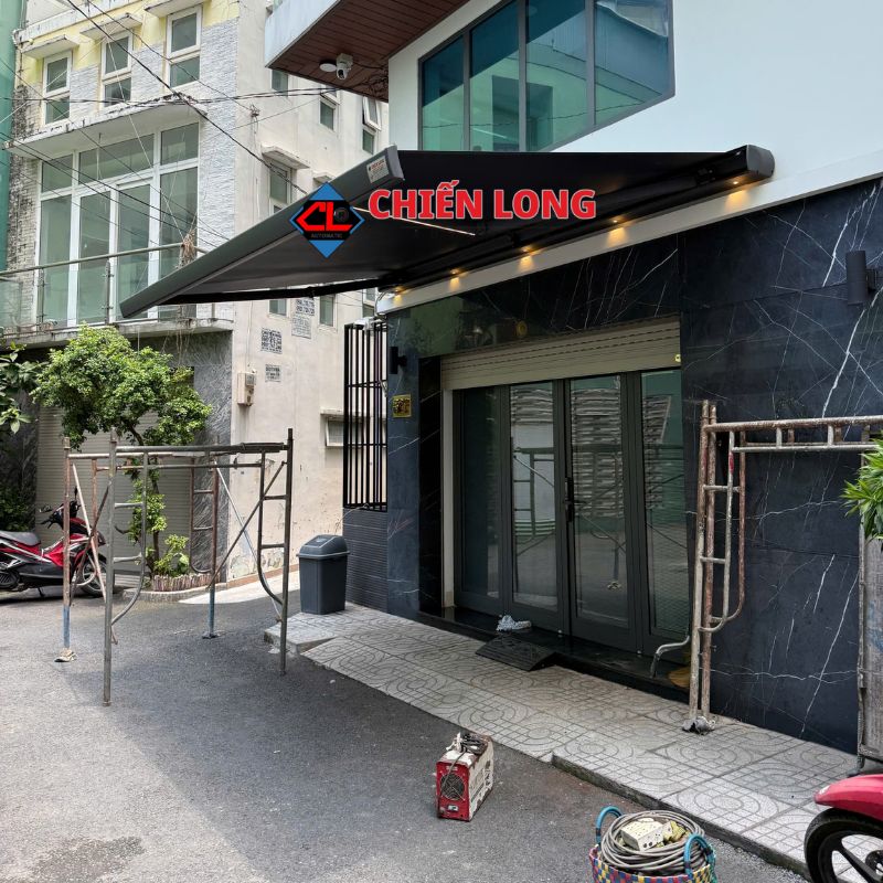 Mái hiên thông minh tự cuốn khi có gió bão cấp 6 hoạt động theo cơ chế cảm biến và động cơ tự động