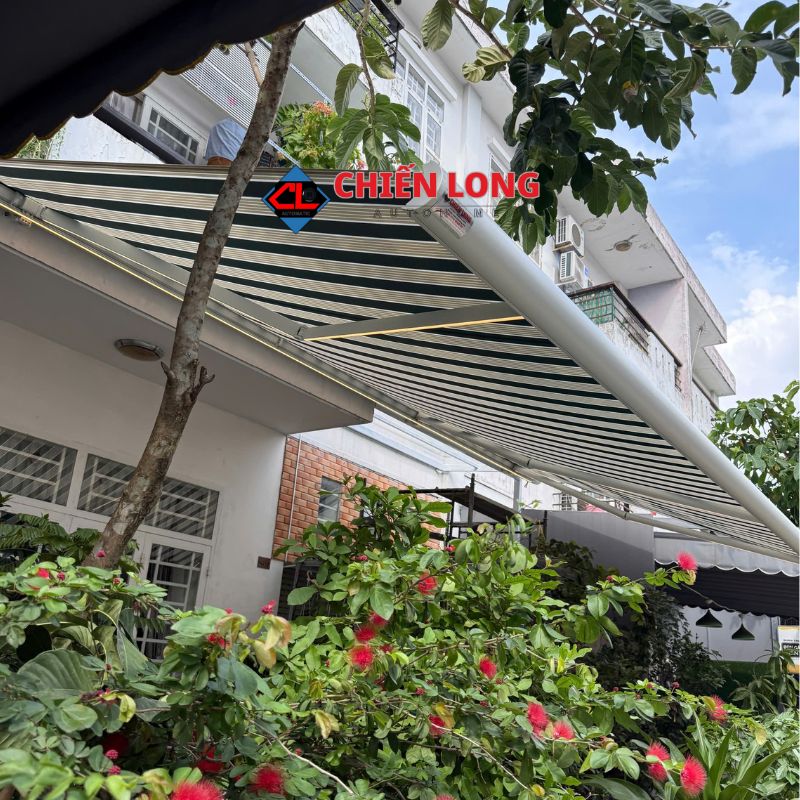 Mẫu mái hiên che nắng hiện đại được Chiến Long thi công