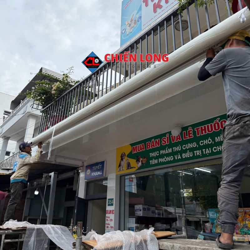 Thi công mái hiên tự động chịu lực tốt, chống cuốn bay khi bão lớn