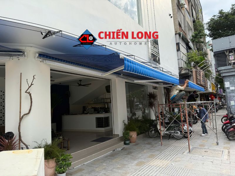 Mái hiên tự động dùng vải chống nắng Tây Ban Nha bền bỉ với thời gian