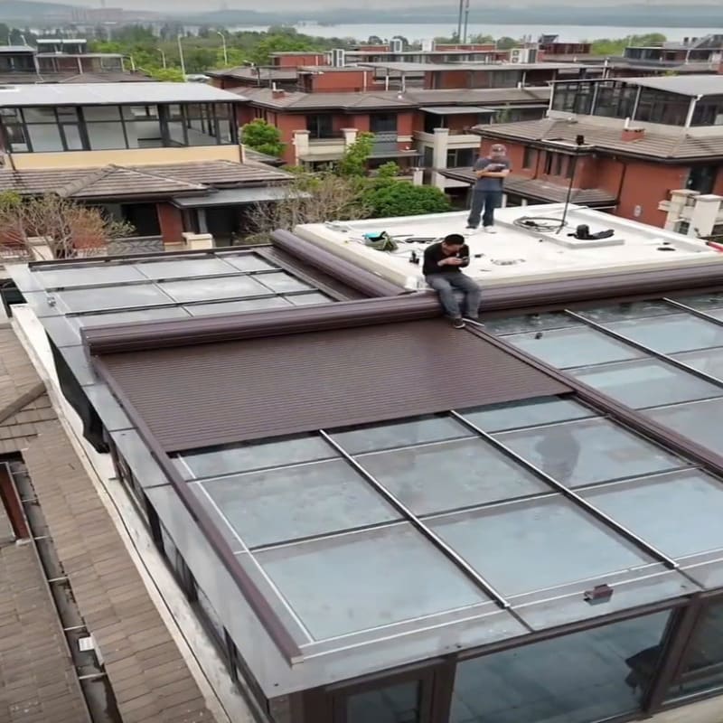 Mái nhôm cuốn che mái kính chống nóng tại Đồng Nai