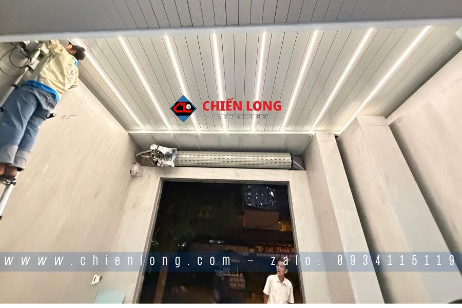 mái nhôm xếp lật tự động sân trước nhà 2.5x5.4m