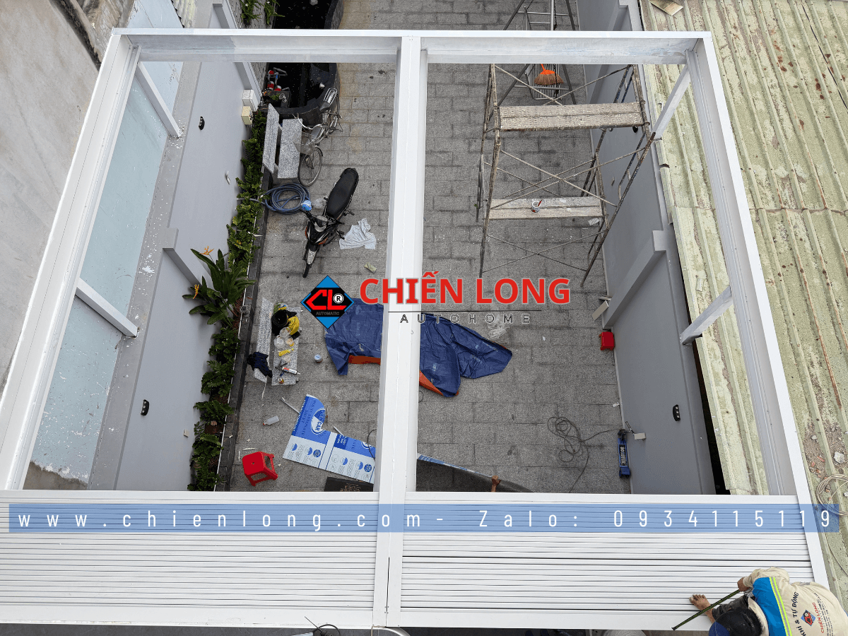 Mái nhôm xếp trượt Ziczac tự động lắp đặt sân thượng biệt thự