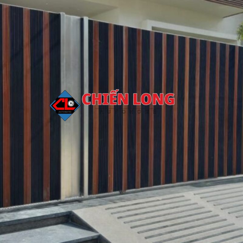 Mẫu cổng lùa ngang hiện đại phối gỗ tự nhiên kết hợp khung hợp kim sang trọng
