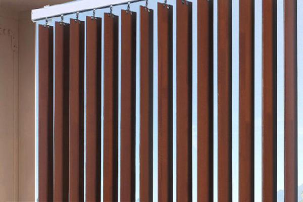 Rèm sáo gỗ dọc với thiết kế độc đáo