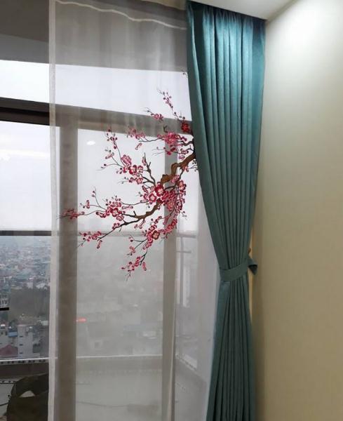 Mẫu rèm cửa voan thêu hoa anh đào
