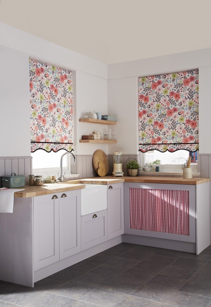 Mẫu rèm vải phòng bếp hoa văn nổi bật