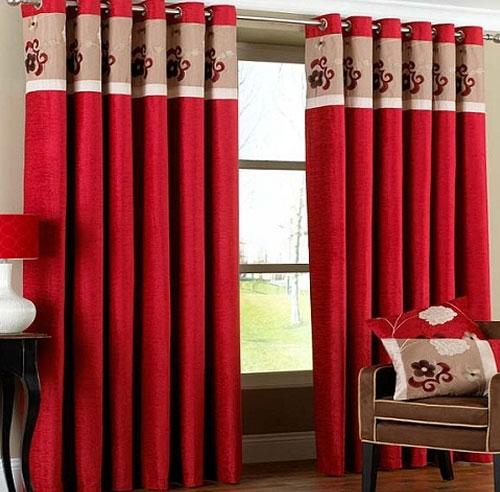 Rèm cửa phòng ngủ sắc đỏ giúp tăng vẻ huyền bí cho căn phòng