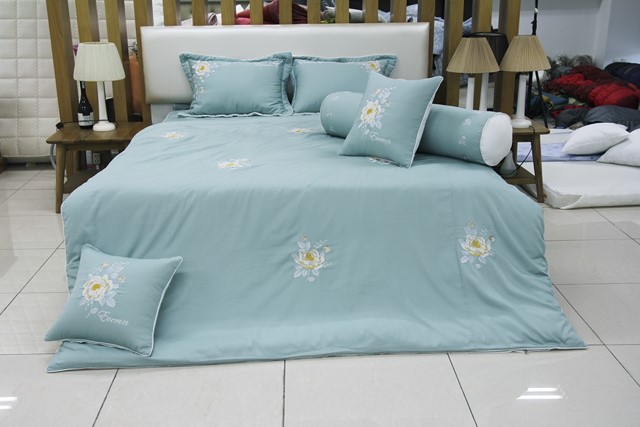 chăn ga gối Everon còn đa dạng về mẫu mã và giá cả