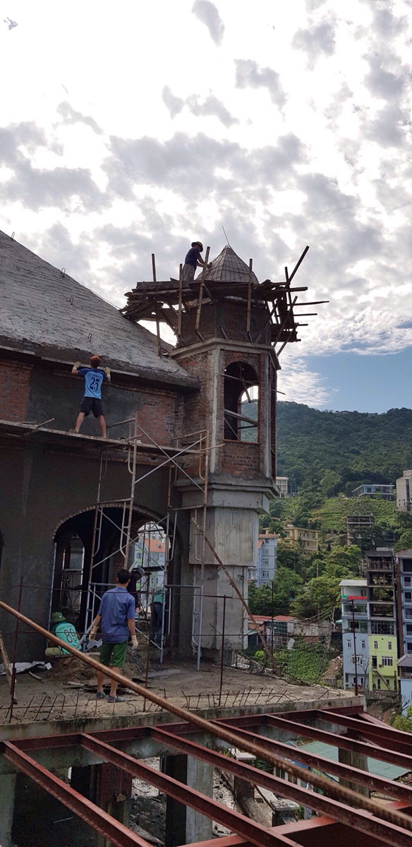 Thăm quan Cung điện Tam Đảo-Lạc Hồng