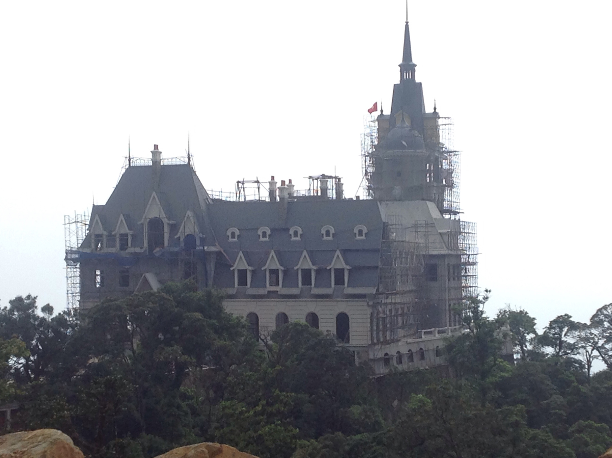 Thăm quan Cung điện Tam Đảo-Lạc Hồng