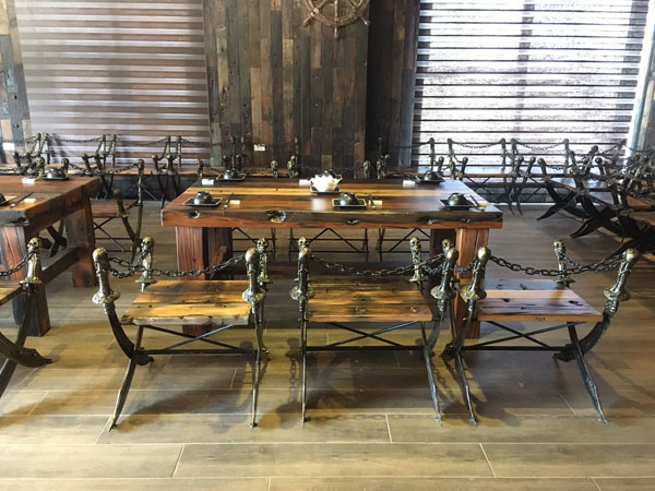 Bàn ghế nhà hàng