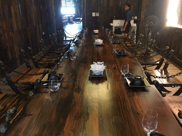 Bàn ghế nhà hàng