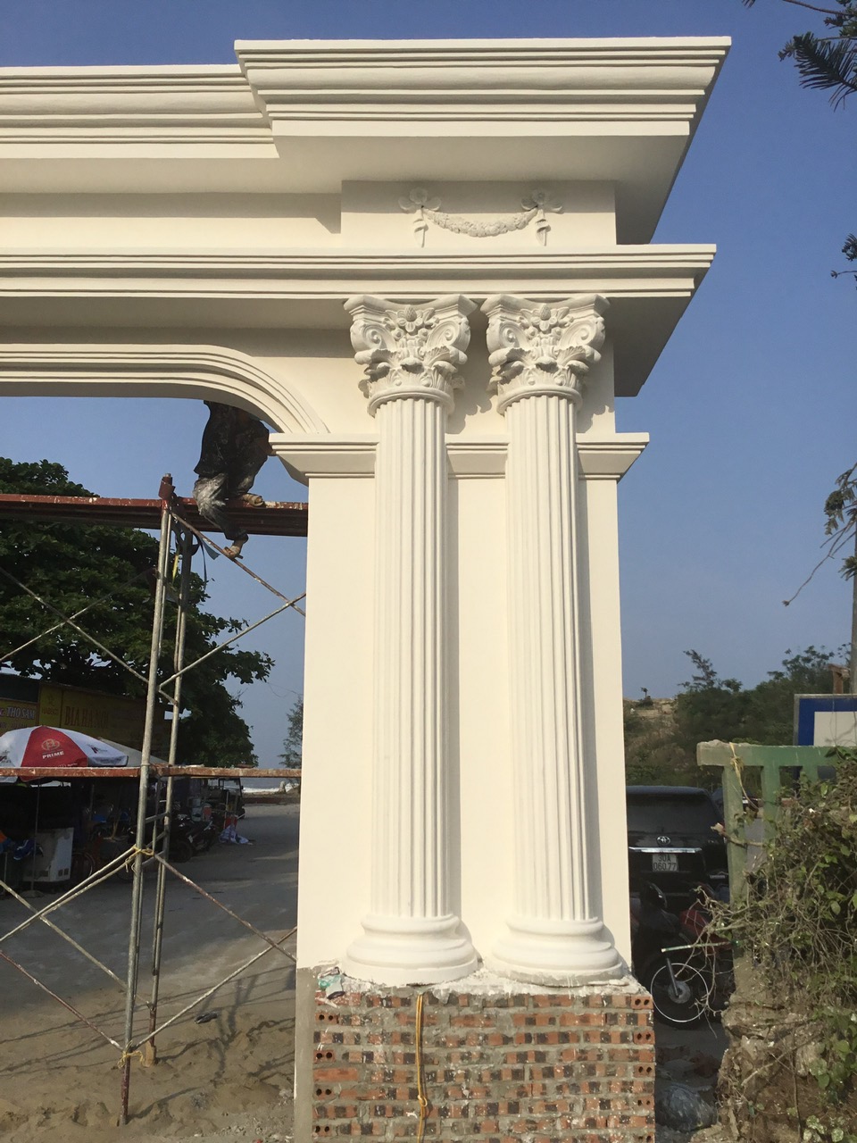 Thi công hoa văn phù điêu đầu cột khách sạn nhà hàng tại Sầm Sơn - Thanh Hóa