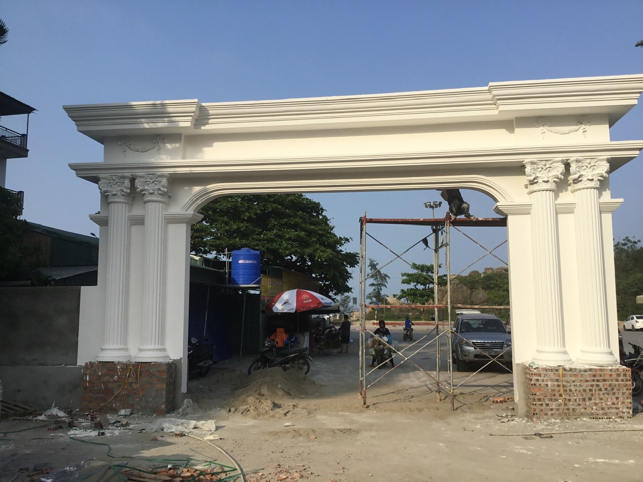 Thi công hoa văn phù điêu đầu cột khách sạn nhà hàng tại Sầm Sơn - Thanh Hóa