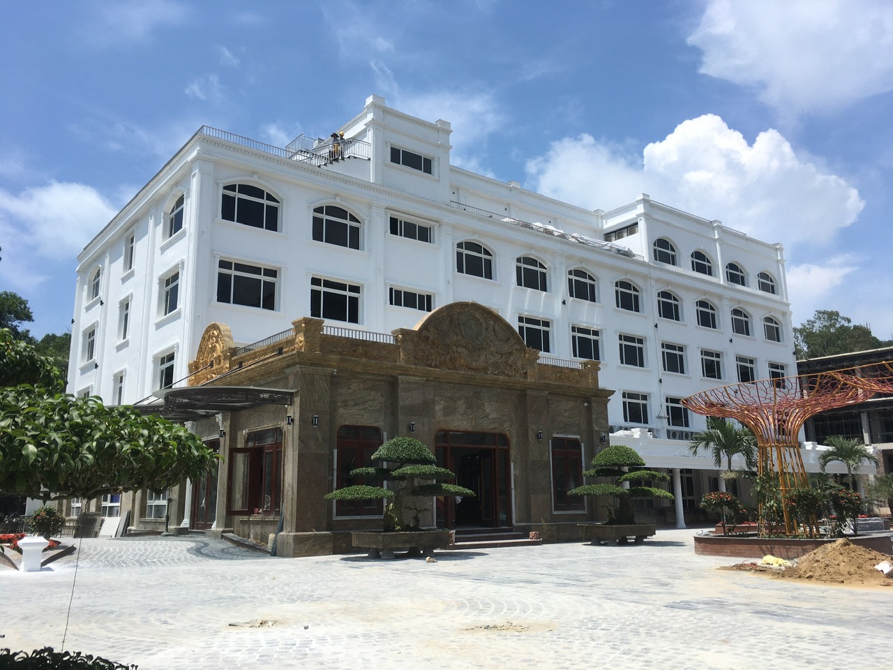 Thi công hoa văn phù điêu đầu cột khách sạn nhà hàng tại Sầm Sơn - Thanh Hóa