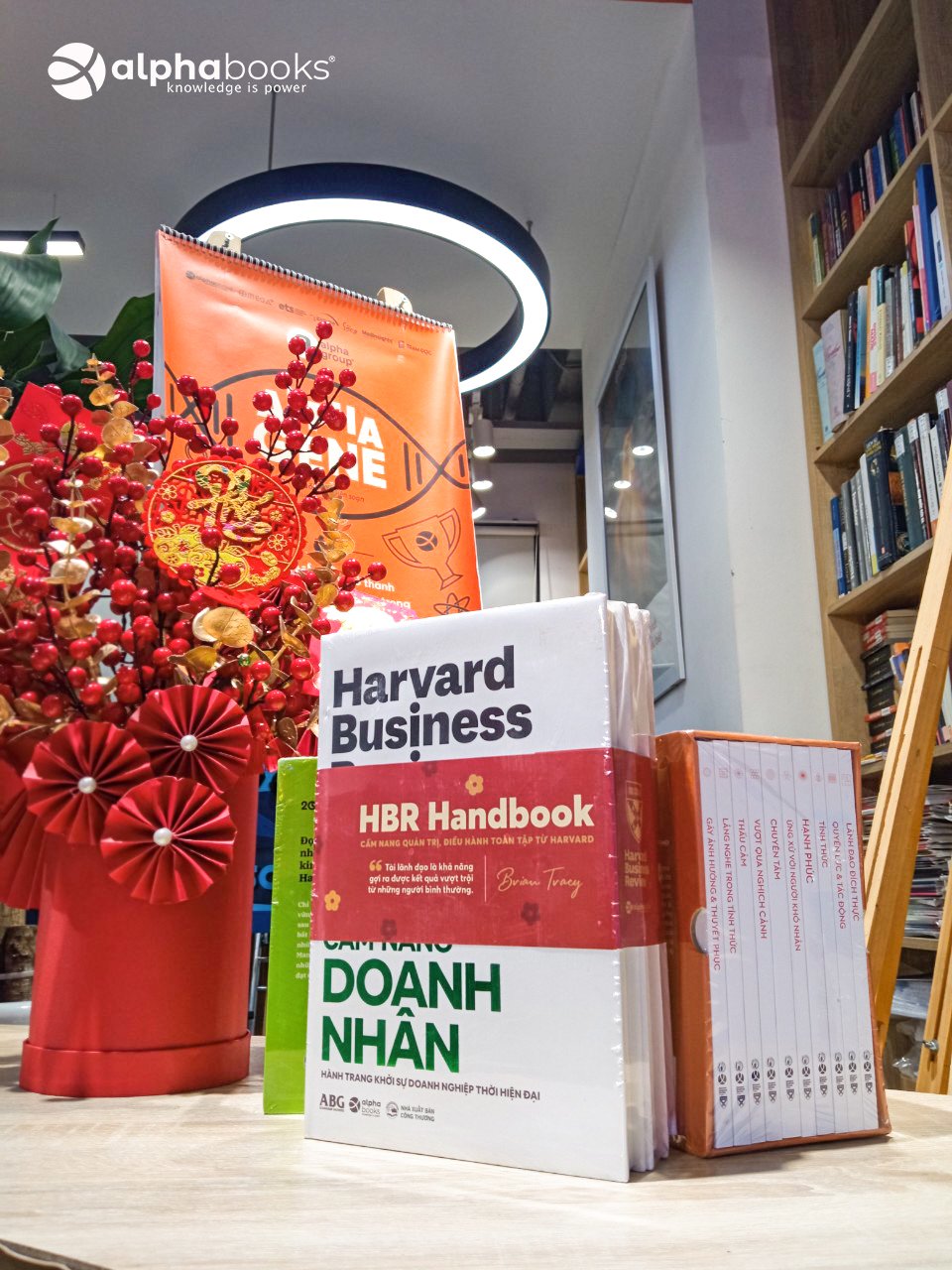 Sách trở thành món quà thiết thực trong nền kinh tế "bình thường mới"
