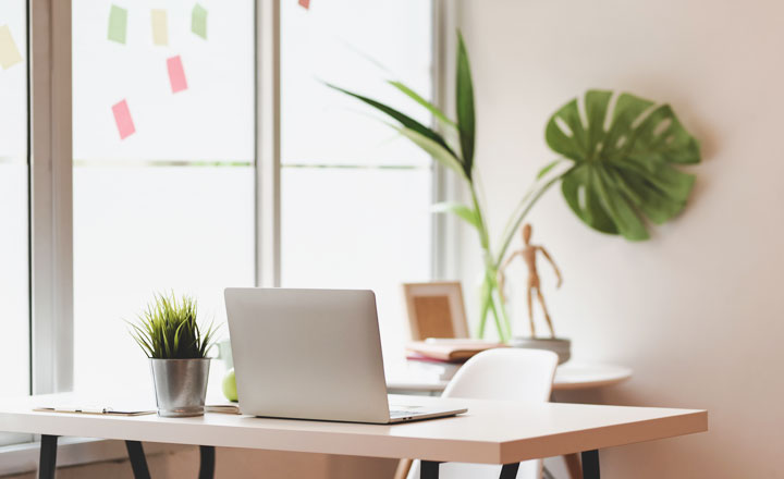 Lựa chọn và bố trí đồ phong thủy trên bàn làm việc kết hợp với sở thích cá nhân