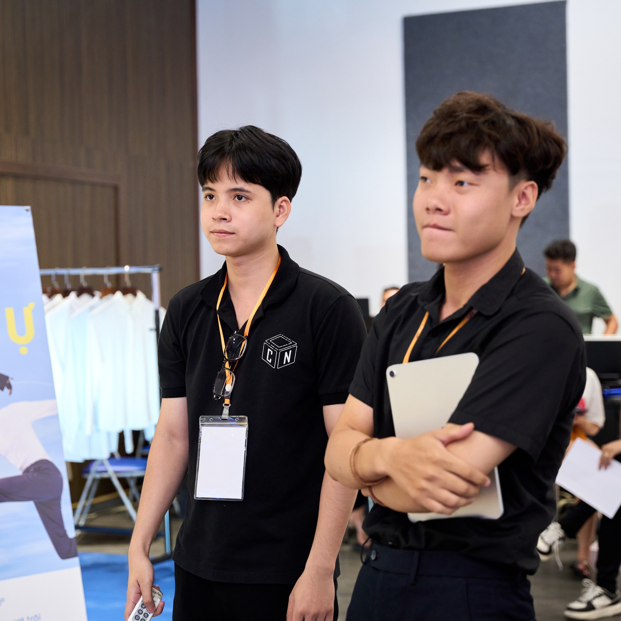 Cho thuê bục xoay 360 độ check in sự kiện Yody tại Hải Dương