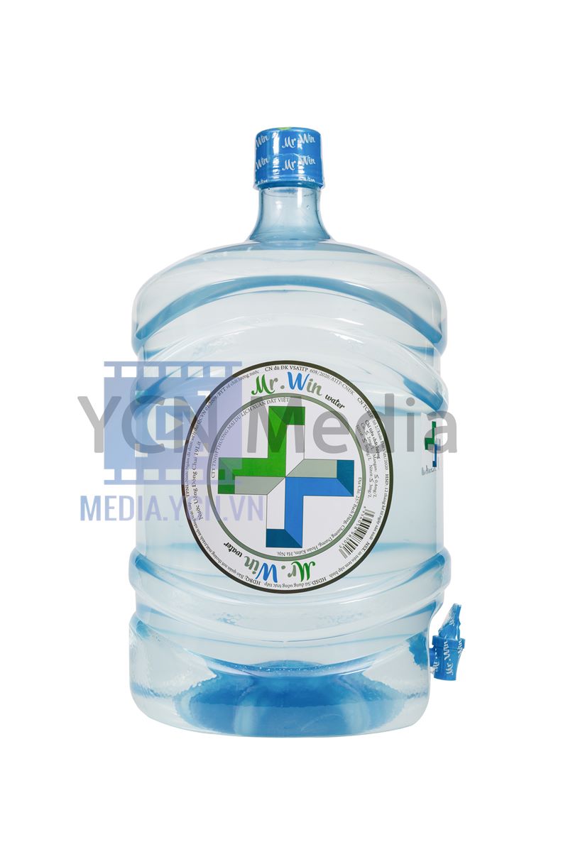 Chụp ảnh sản phẩm bình đựng nước trong studio phông trắng tại Hà Nội