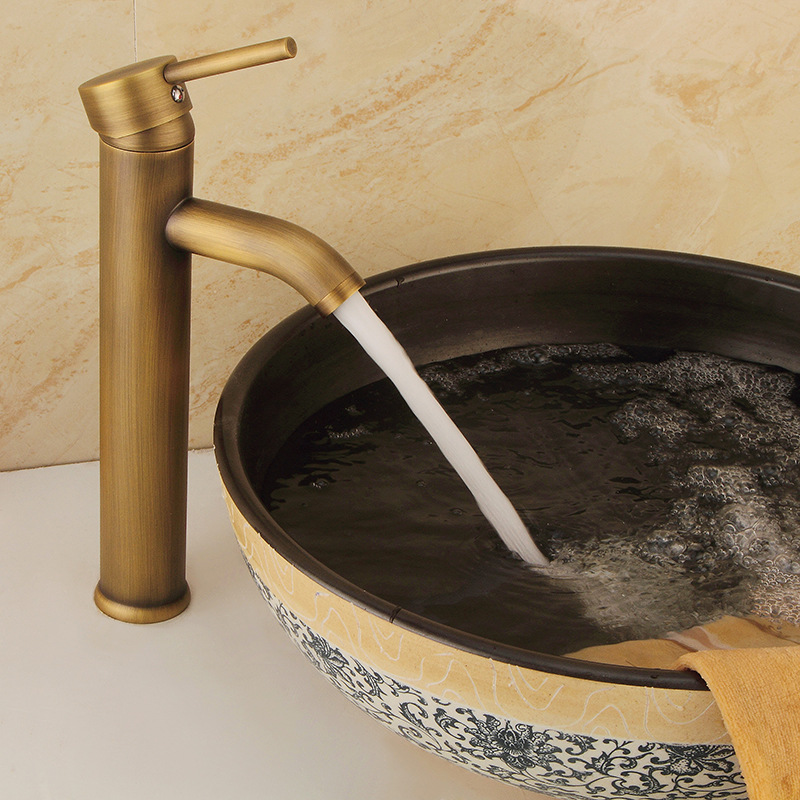 Vòi nước đồng thau mang vẻ đẹp sang trọng cho phòng tắm