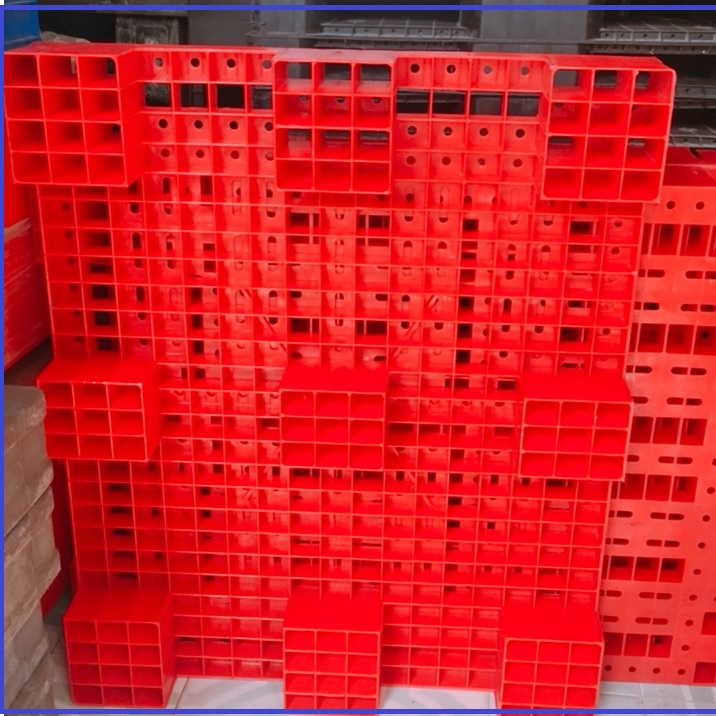 PALLET NHỰA MÀU ĐỎ