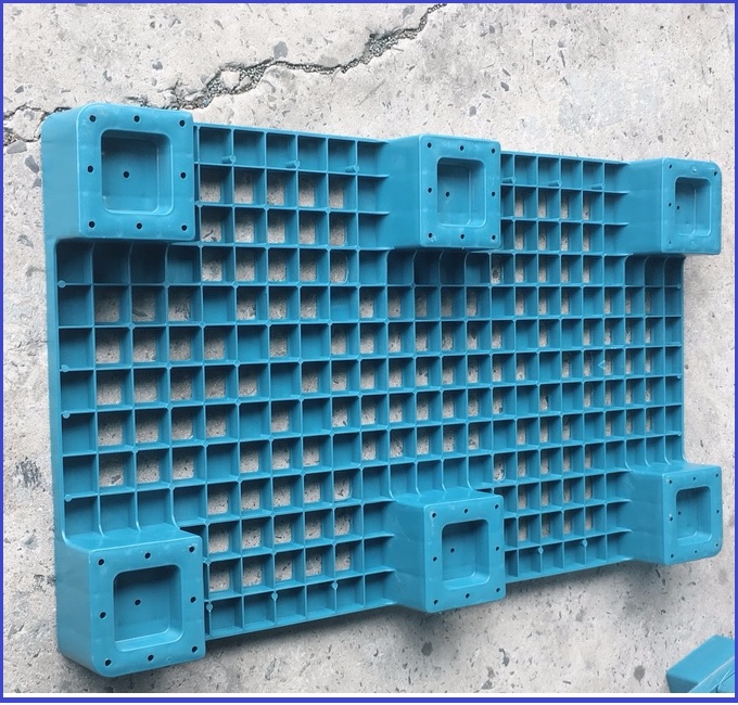 PALLET NHỰA 1000X600X100 MM MÀU XANH