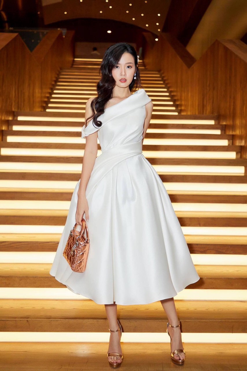 dam-xoe-kieu-lech-vai-nhun-eo-sang-trong