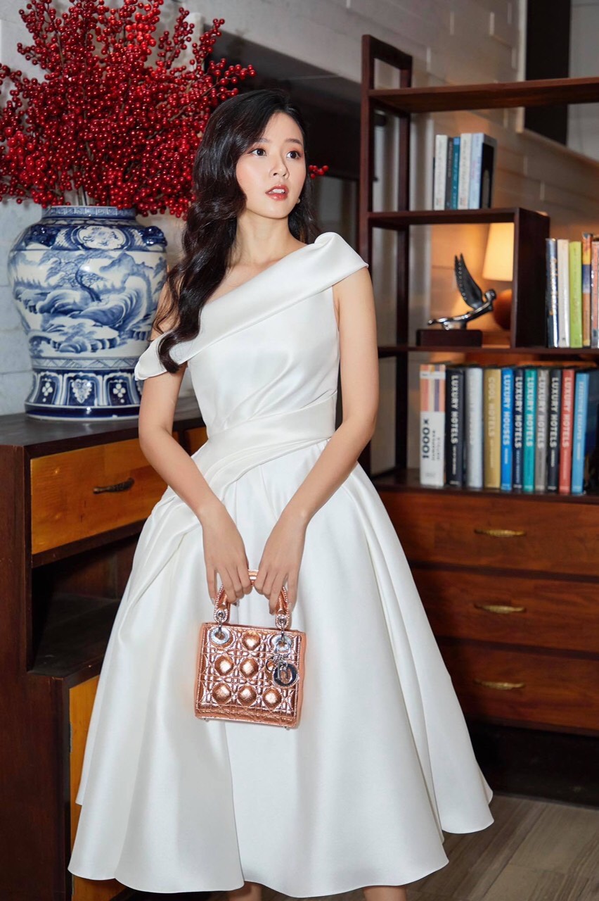 dam-xoe-kieu-lech-vai-nhun-eo-sang-trong