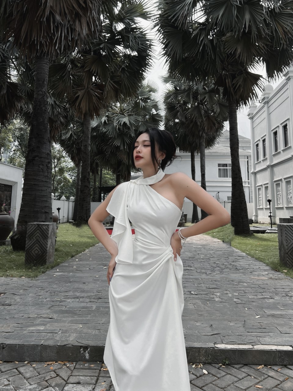 Đầm dự tiệc dáng xòe lệch vai choàng cổ sang trọng