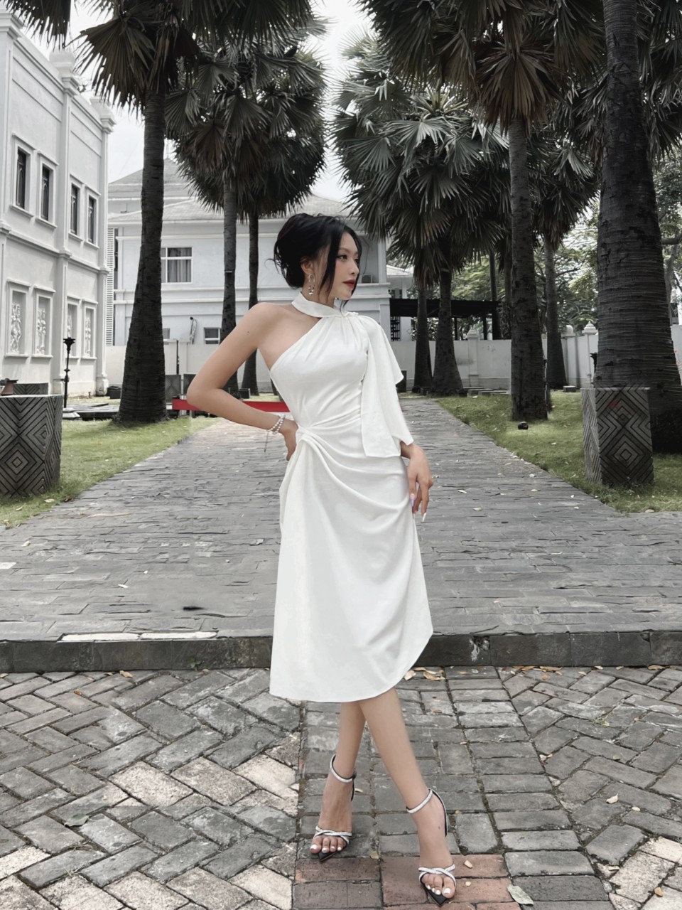 Đầm dự tiệc dáng xòe lệch vai choàng cổ sang trọng