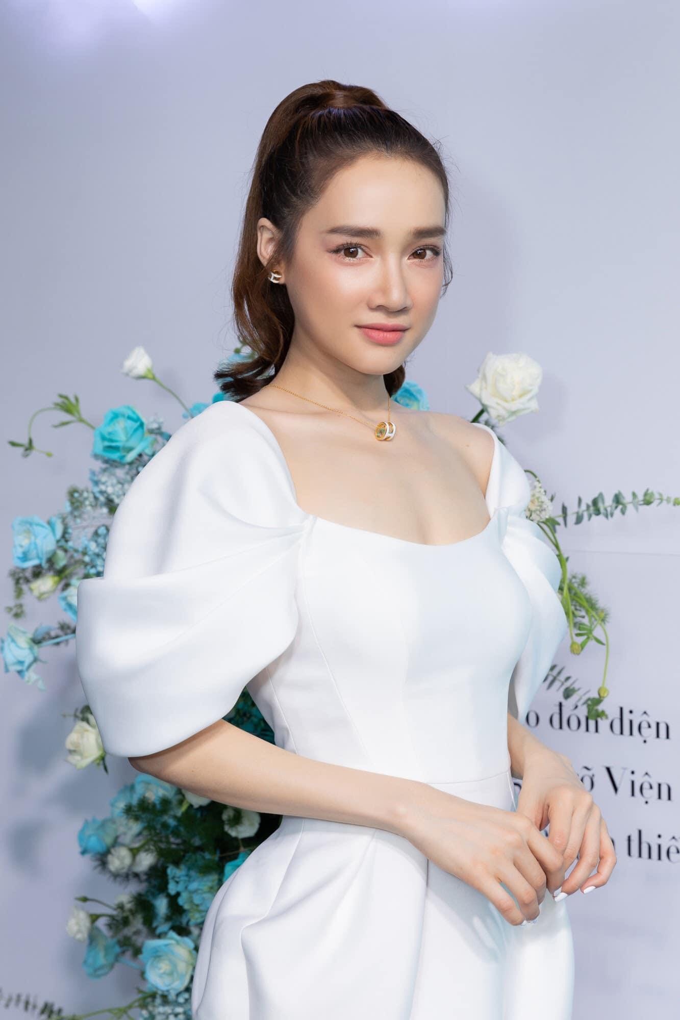 dam-om-body-kieu-ho-vai-tay-phong-cup-xe-nguc