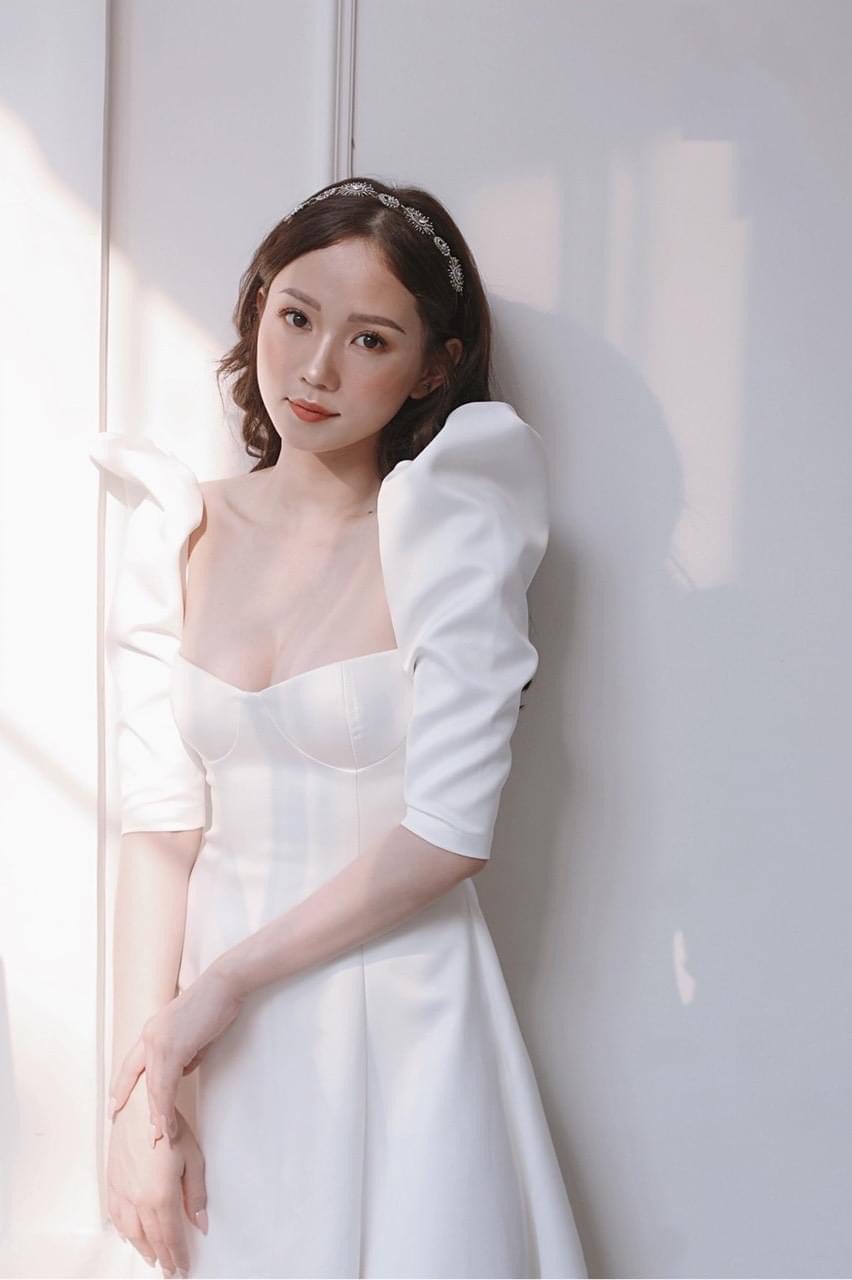 dam-xoe-kieu-cup-nguc-co-vuong-tay-phong