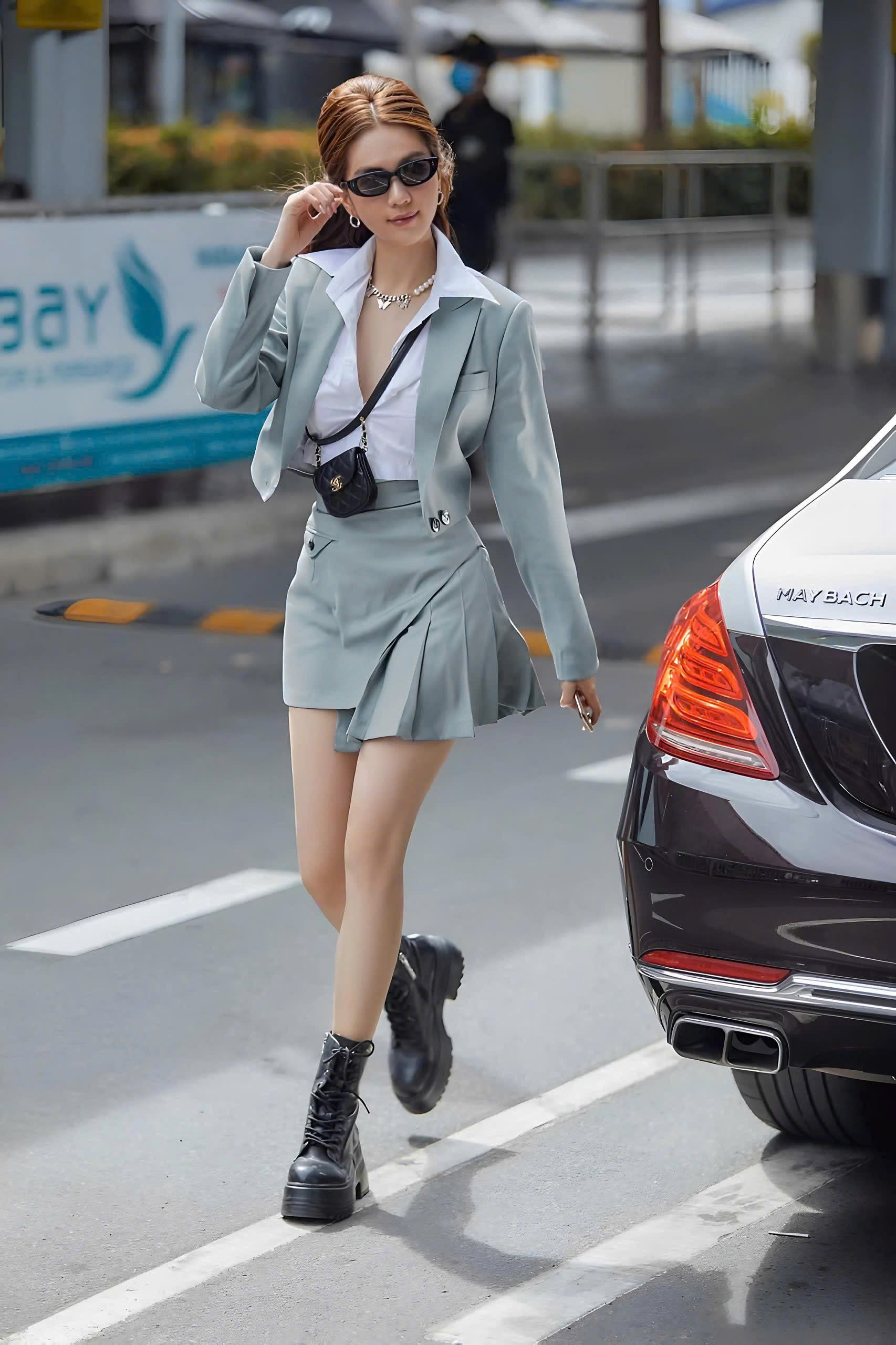 Set áo váy kiểu áo vest kèm áo sơ mi và chân váy ngắn