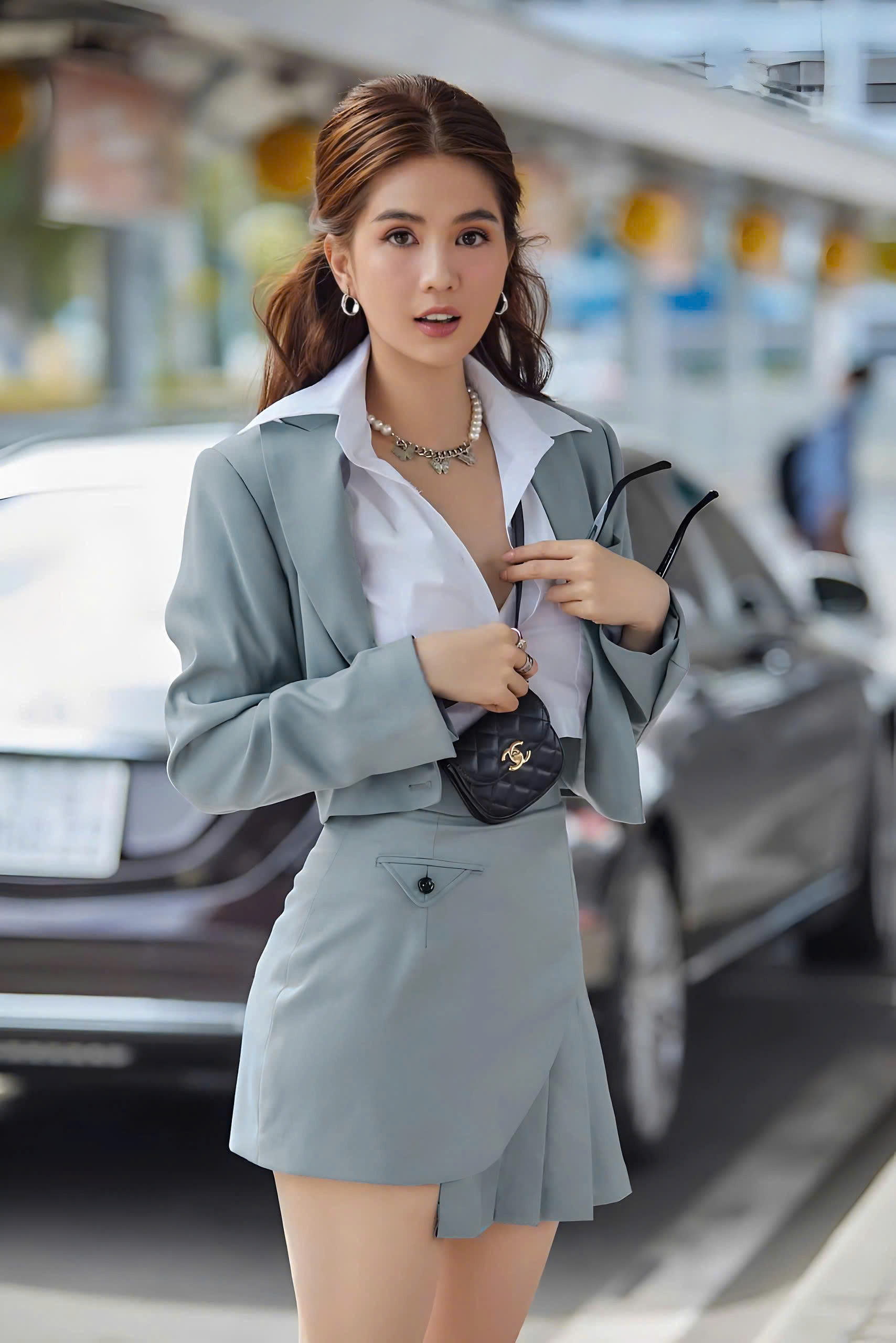 Set áo váy kiểu áo vest kèm áo sơ mi và chân váy ngắn