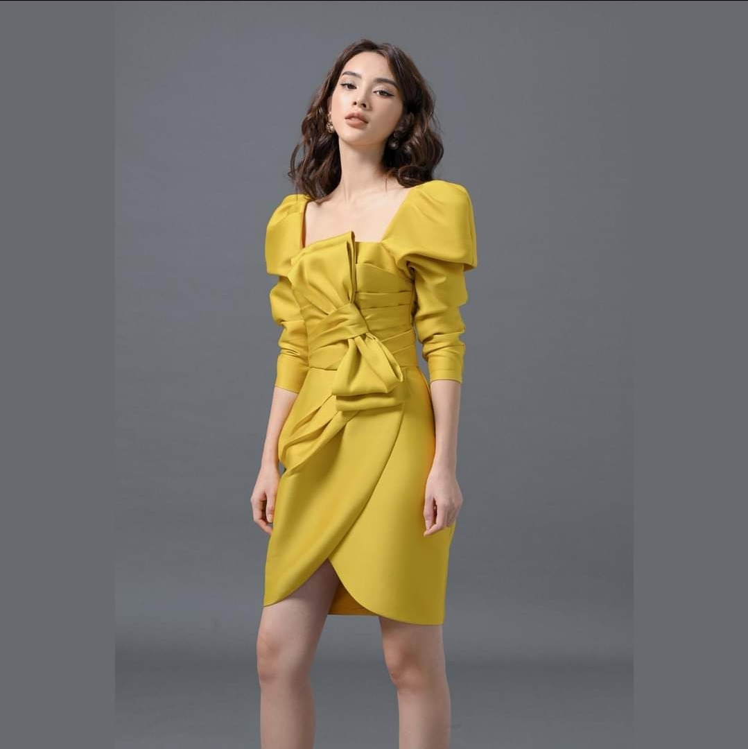 Dam-dang-om-body-tay-phong-dai-cup-nguc-phoi-no-dap-cheo-ta