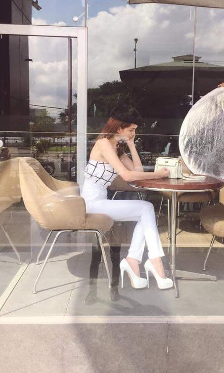 ao-quan-ngoc-trinh-kieu-ao-ong-quan-om-lung-cao